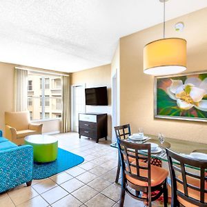 One-Bedroom Queen Suite